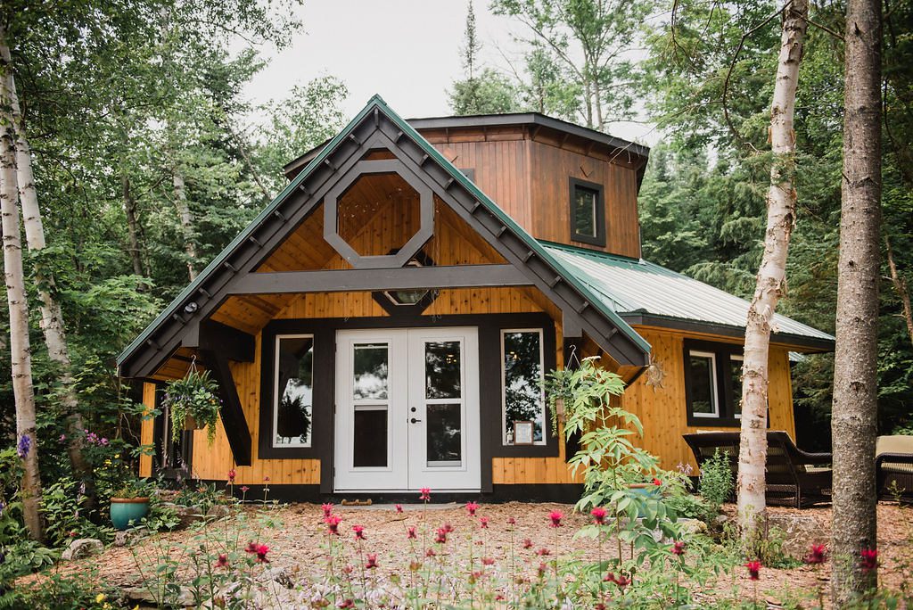 fall colours highlander house log cabin